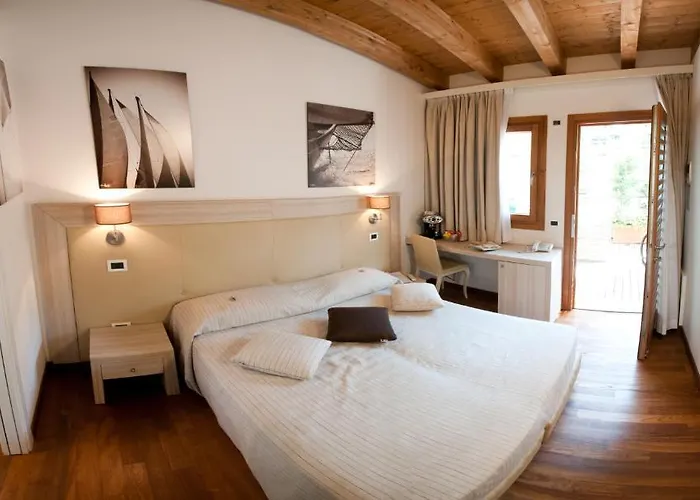 Hotel Tre Merli Beach 3*